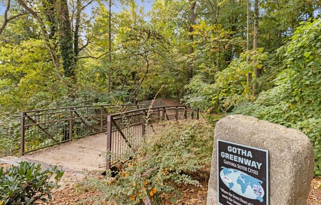 1 bed, 1 bath, 640 sqft, $1,075, Unit 1000F