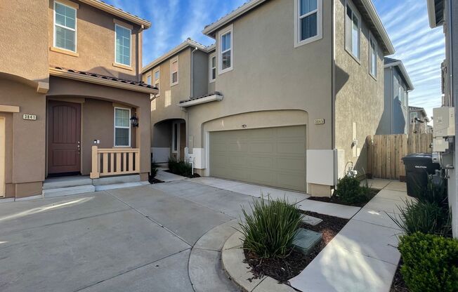 3845 LOOKOUT DR