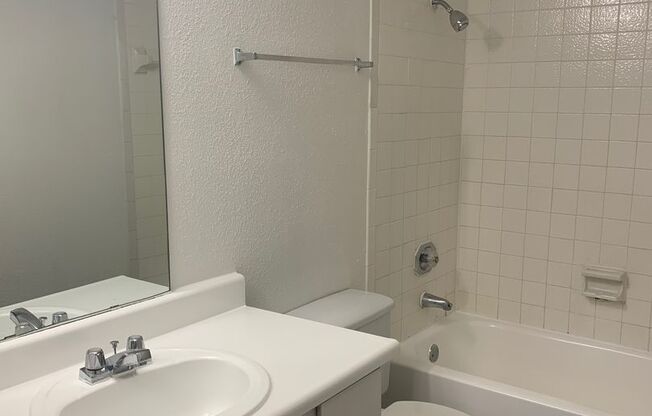 2 beds, 2 baths, 1,003 sqft, $1,050, Unit 1212