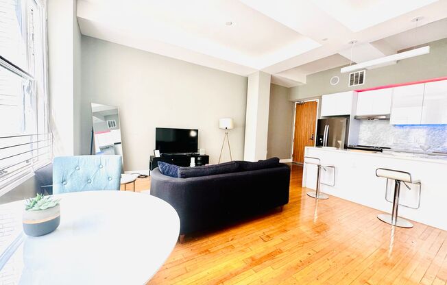 1 bed, 1 bath, 555 sqft, $3,100, Unit 812