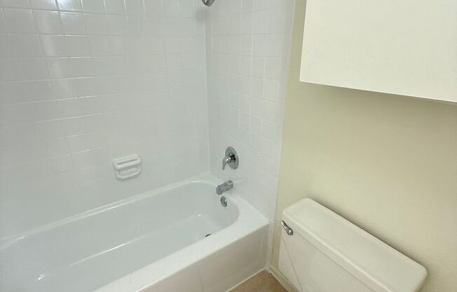 2 beds, 1 bath, 924 sqft, $1,875, Unit OPA-252