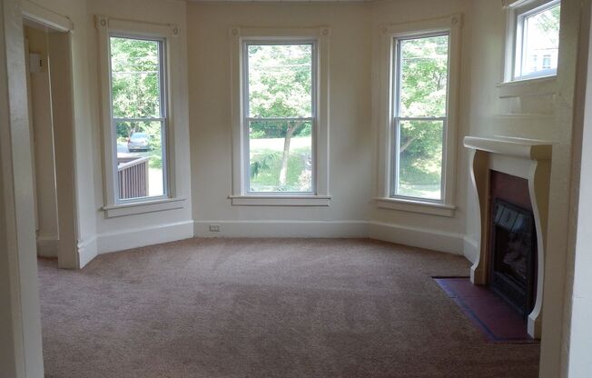 Bright  Second Floor Flat Around Corner From Thornden Park Available June 1, 2025