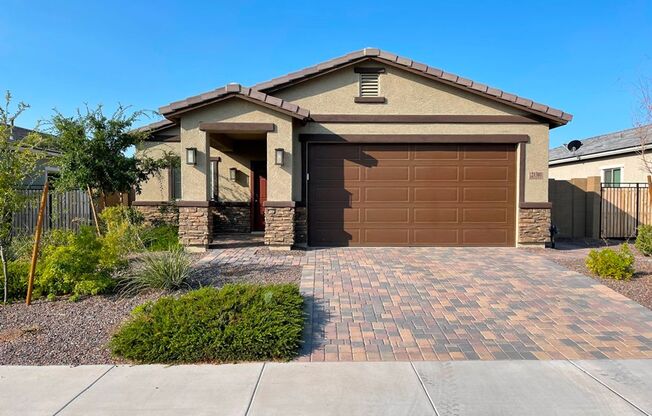 3 bedroom 2 bath home in Sienna Hills is available June 1st.