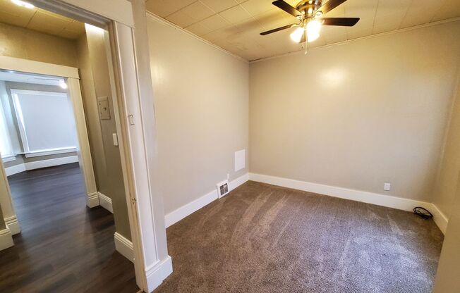 2 beds, 1 bath, $795, Unit 1005 Main Floor