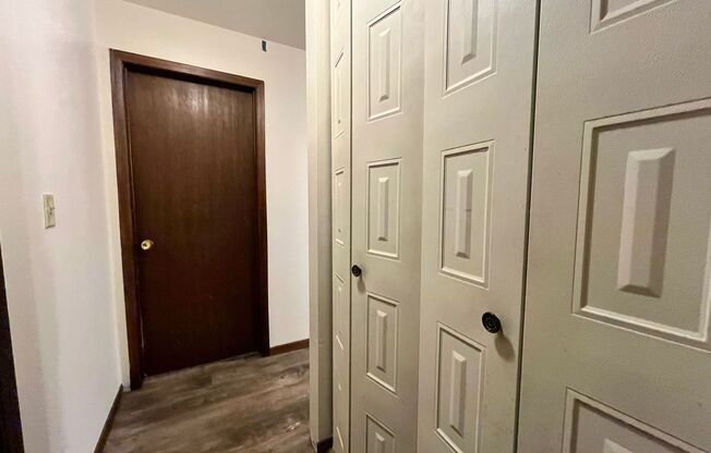 2 beds, 1 bath, $1,295, Unit 34