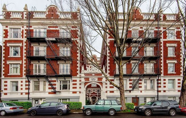 1811 NW Couch Street, #103