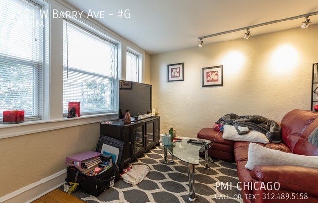 1521 W Barry Ave