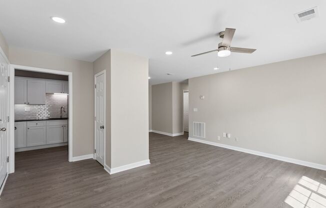 3 beds, 2 baths, 1,300 sqft, $1,900, Unit 121