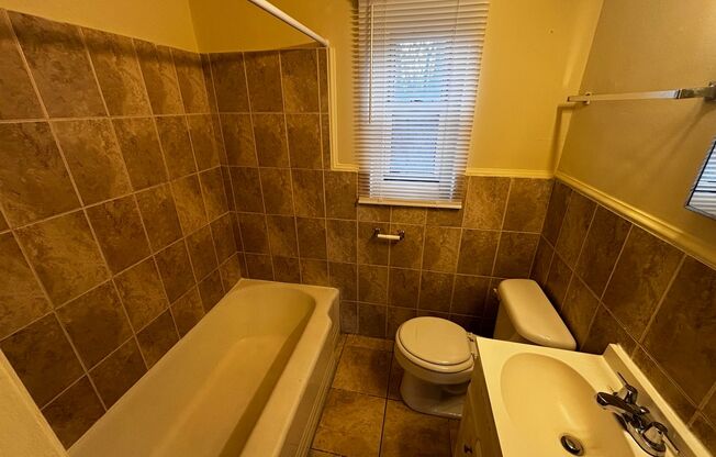 1 bed, 1 bath, $995, Unit 0036BTH