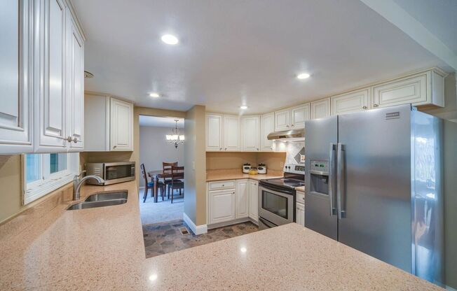 Large colonial home in NE Hillsboro