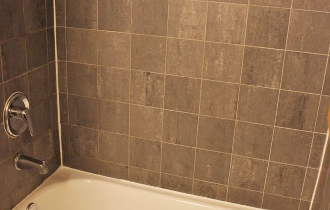 3 beds, 2 baths, $5,250, Unit 205