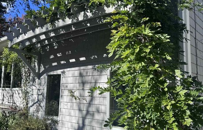 3BR RANCH BRUNSWICK SEASONAL FURNISHED