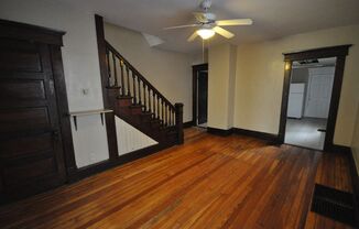 3 beds, 1 bath, $1,795, Unit 29