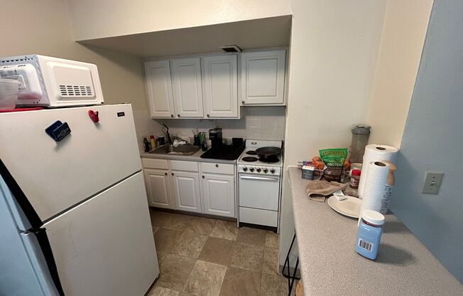 1 bed, 1 bath, $895, Unit 605
