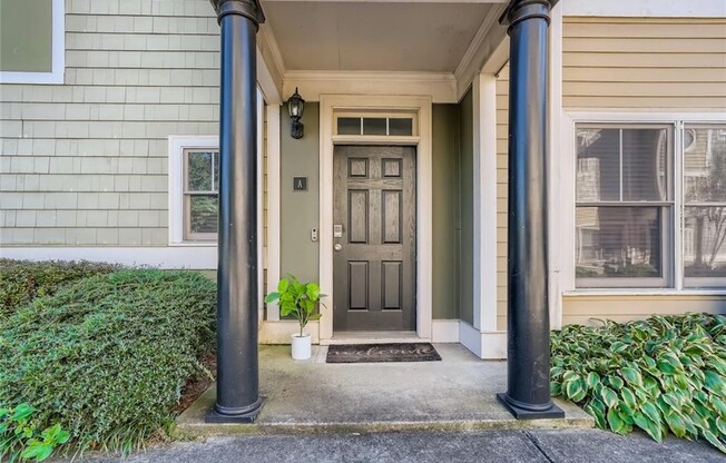 556 MORELAND AVE NE
