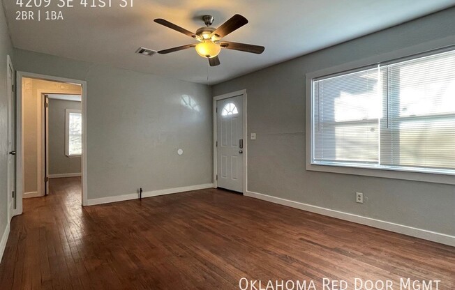 2 beds, 1 bath, 736 sqft, $975