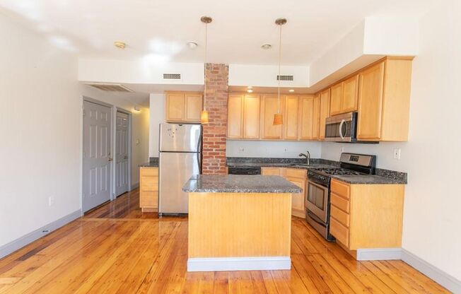 Second Floor Spacious 3 Bd 1 Bath Near NorthEastern