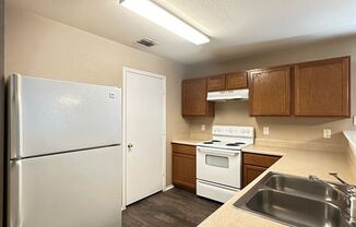 3 beds, 2 baths, $1,495, Unit Champions Park Sub