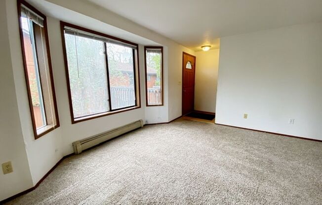 2 beds, 1 bath, $1,550, Unit A