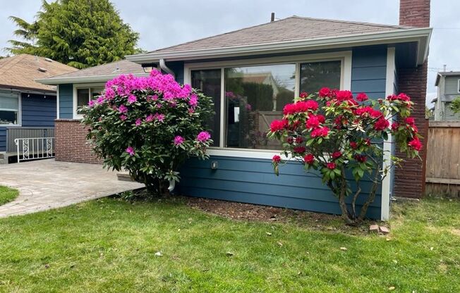 Beautifully remodeled home within minutes to Golden Garden and Shilshole Marina
