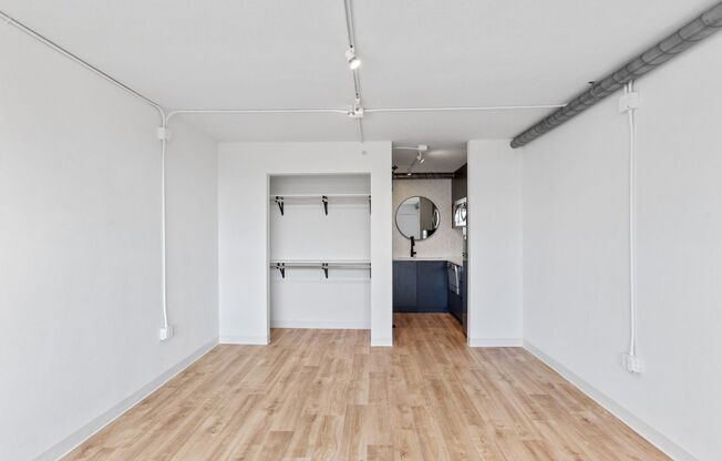 Studio, 1 bath, 306 sqft, $1,100, Unit 37