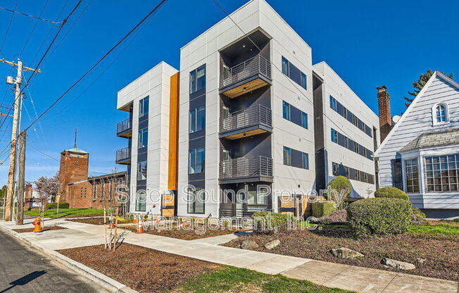 2171 N ROSA PARKS WAY