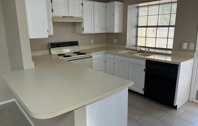 2 beds, 1 bath, $1,495, Unit #1043