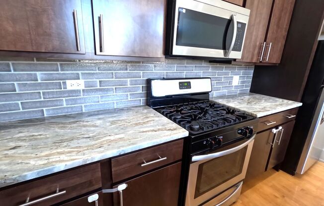 2 beds, 1 bath, 1,150 sqft, $2,595, Unit 1432-321