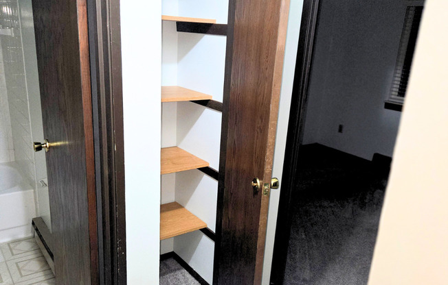 2 beds, 1 bath, $1,350, Unit Unit 6