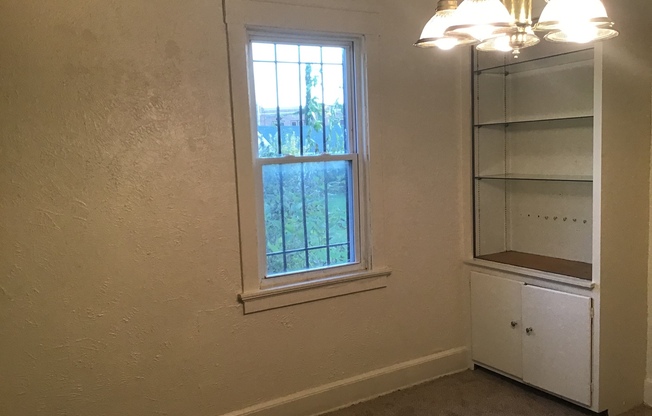 3 beds, 1 bath, $995