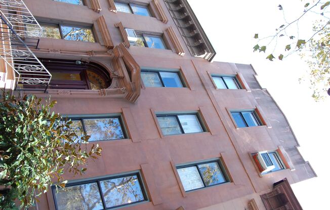 305 VANDERBILT AVE