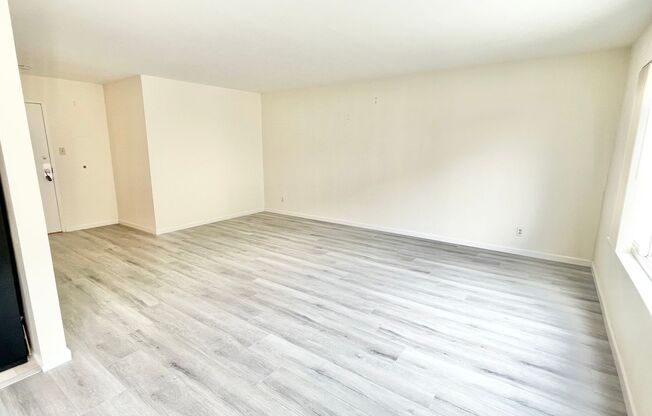 123 (470 Warren)
