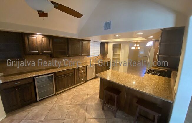 Amazing 5 BD, 3 BA House + Pool! This Oro Valley home has everything! (Lambert/La Canada)