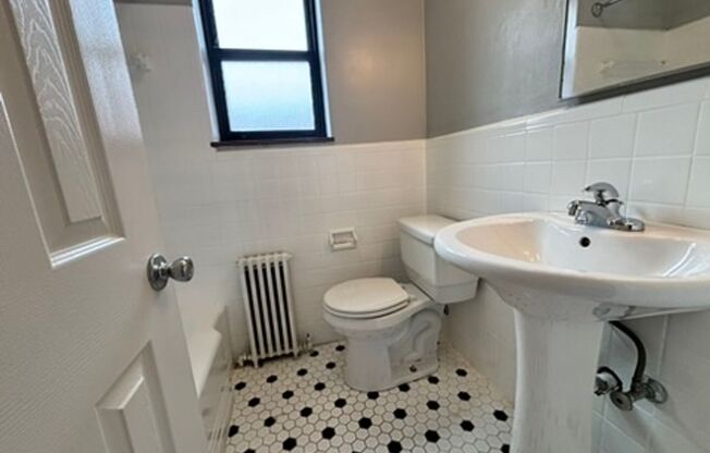 2 beds, 1 bath, 800 sqft, $1,790, Unit 6236 Fifth Ave. #301A