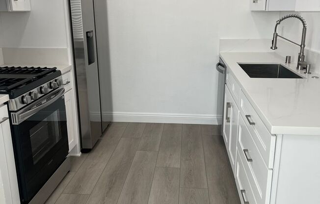 2 beds, 1 bath, 802 sqft, $2,695, Unit 6700-D