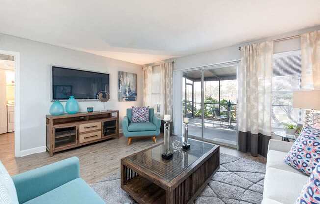 FL_Deerpath_TheValencia_2x2_1100sqft_LivingRoom