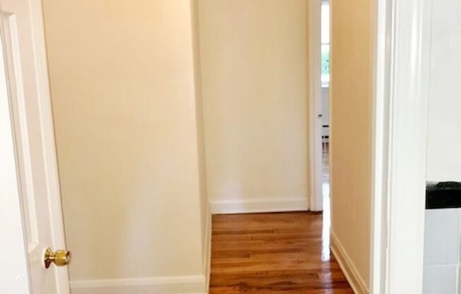 2 beds, 1 bath, 800 sqft, $1,695, Unit A12