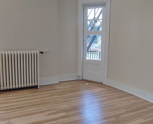 Studio, 1 bath, 430 sqft, $1,045, Unit 405