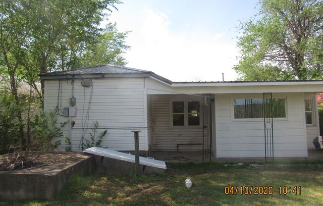 4 beds, 2 baths, $925