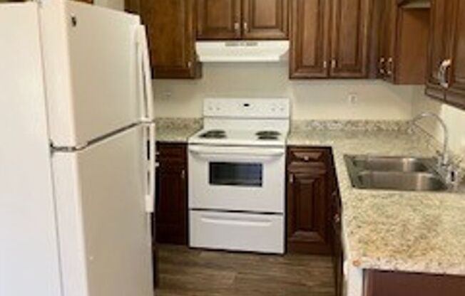 2 beds, 1 bath, $2,100, Unit 15