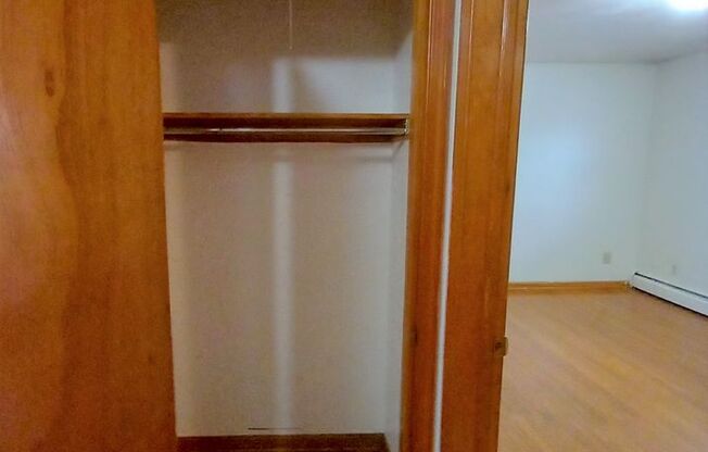 2 beds, 1 bath, 903 sqft, $1,190, Unit E-4