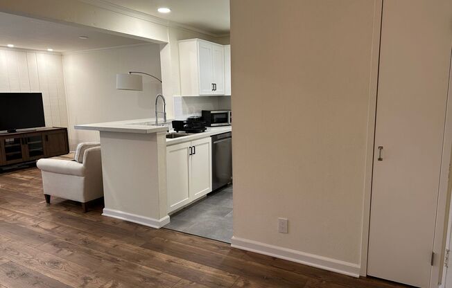 1 bed, 1 bath, 706 sqft, $2,600, Unit 1