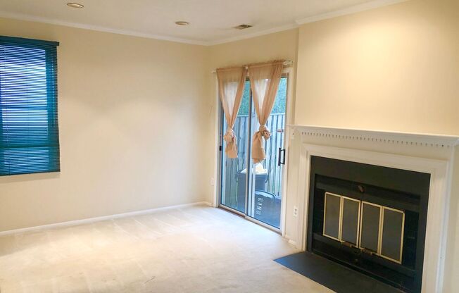 Spacious 2 Bedroom & Den EOG Townhome in Ellicott City!