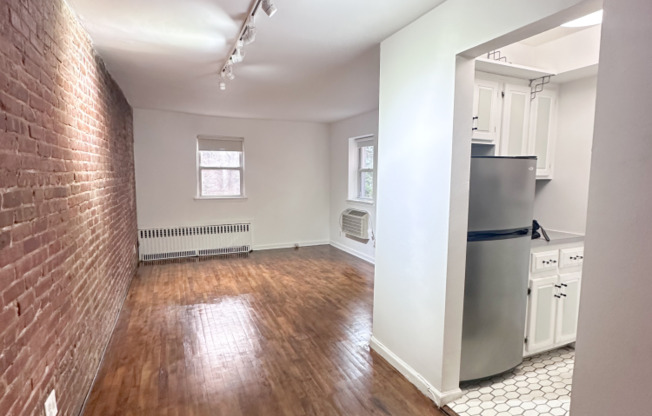 Studio, 1 bath, 400 sqft, $2,700, Unit 4C