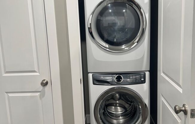 1 bed, 1 bath, 1,232 sqft, $1,750, Unit 500 South St Apt 305