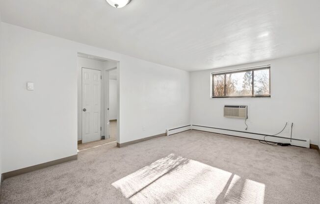 2 beds, 1 bath, 850 sqft, $949, Unit 10609 Lindberg Ave. B1 - Apt. 1