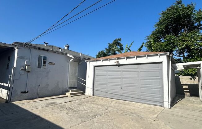 Charming 2-Bedroom Home for Rent in Lakewood