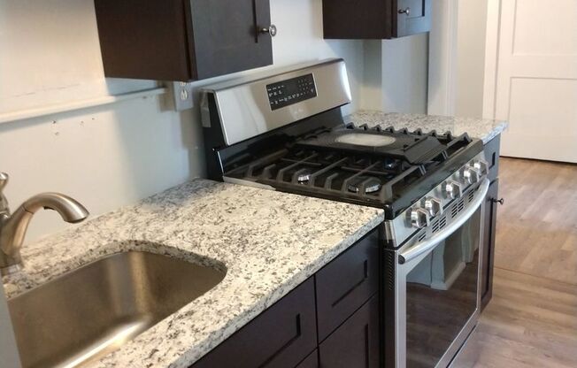 2 beds, 1 bath, $895, Unit #3