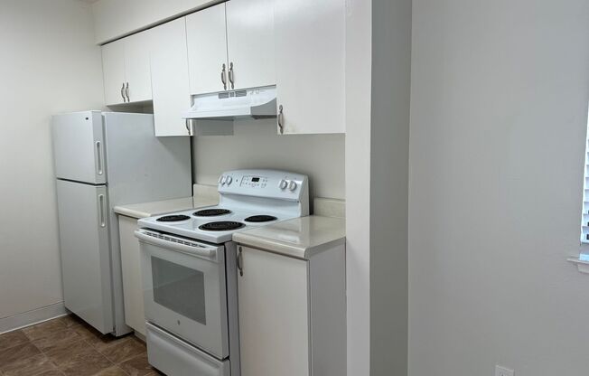 1 bed, 1 bath, 800 sqft, $2,595