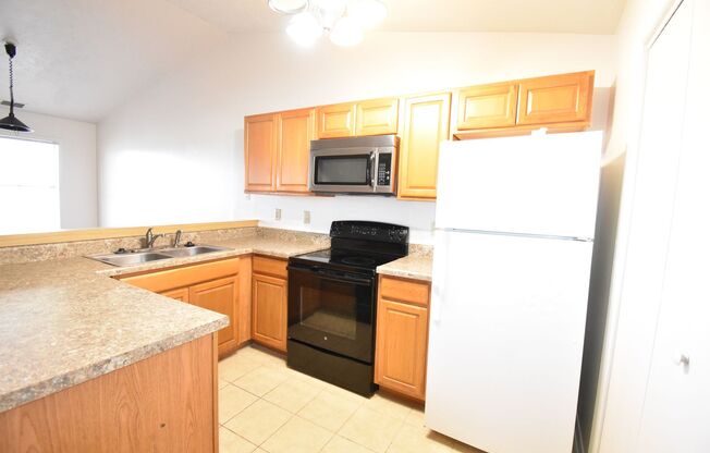 2 beds, 2 baths, $1,100, Unit # 8